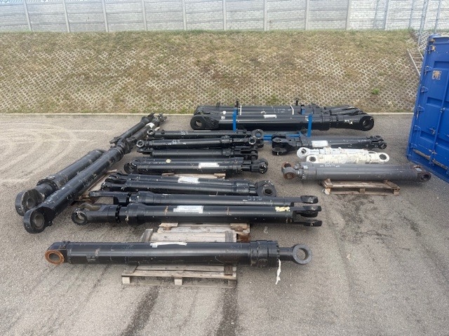 O&K MINING HYDRAULIC CYLINDER NEW