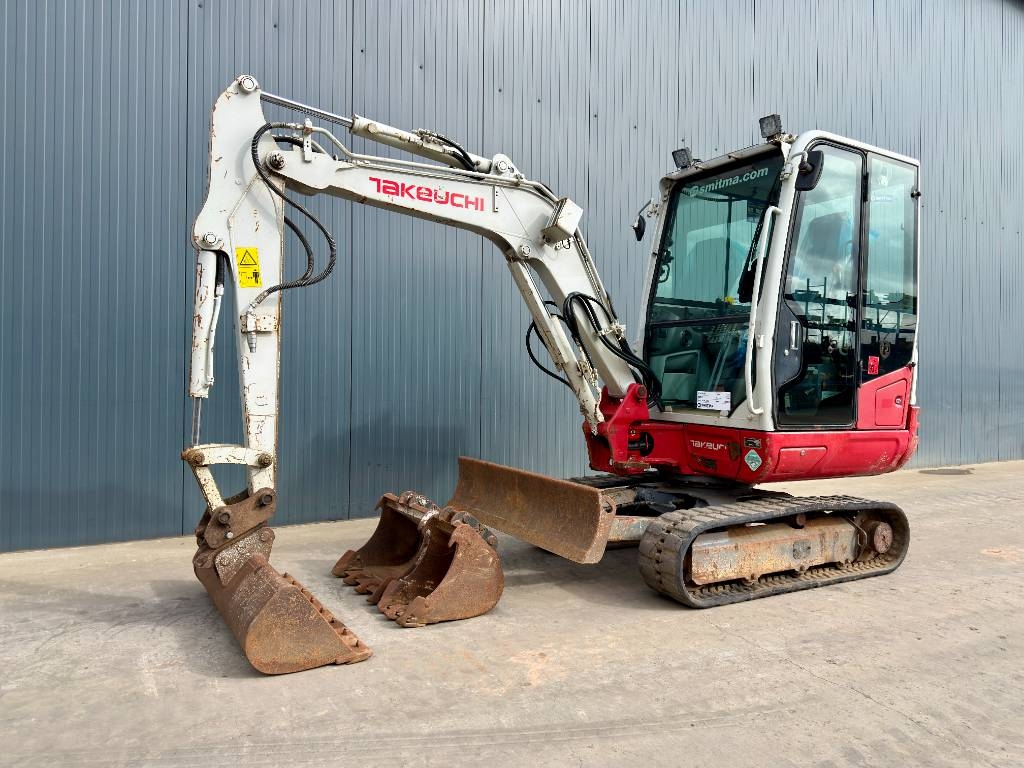 Mini-pelle Takeuchi TB230 — occasion 2017, 3 099 h