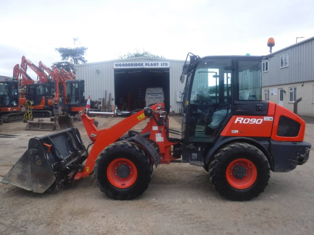Kubota R 090