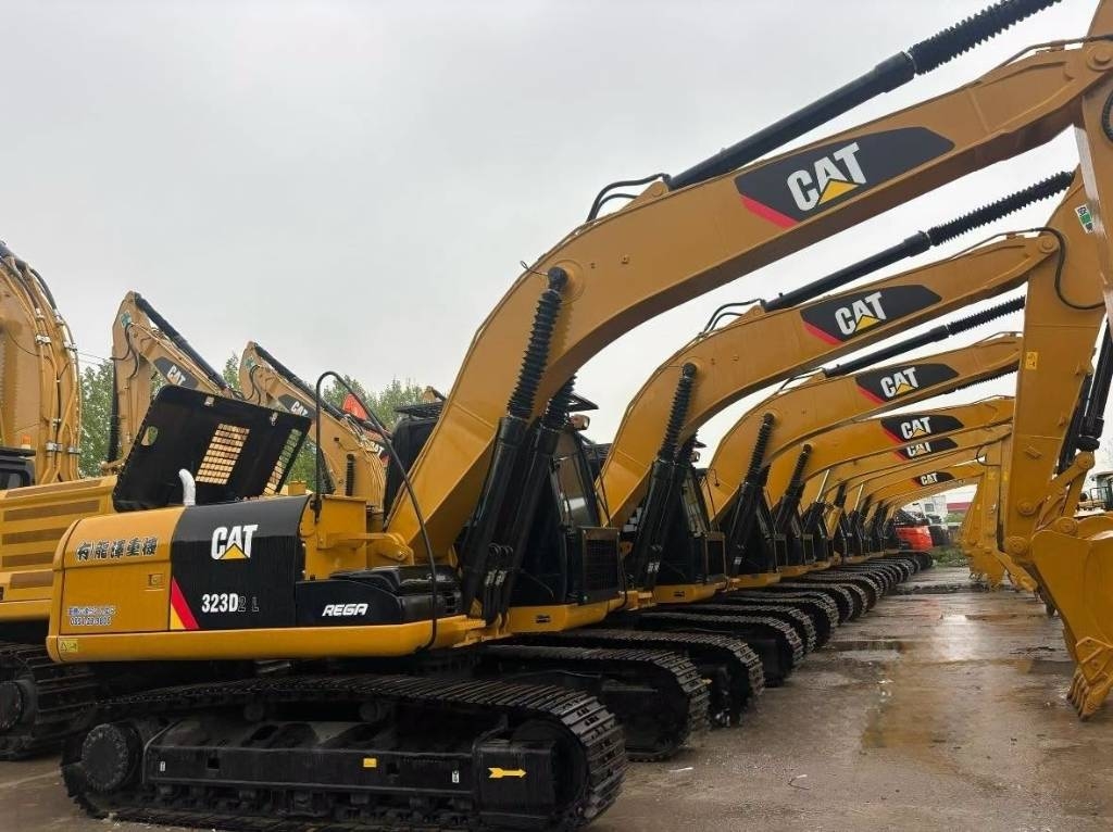 CAT 323 D L