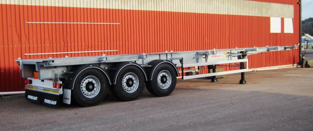 Fruehauf Containerchassi 34 ton 20' mitt + 30 mitt 40 conta