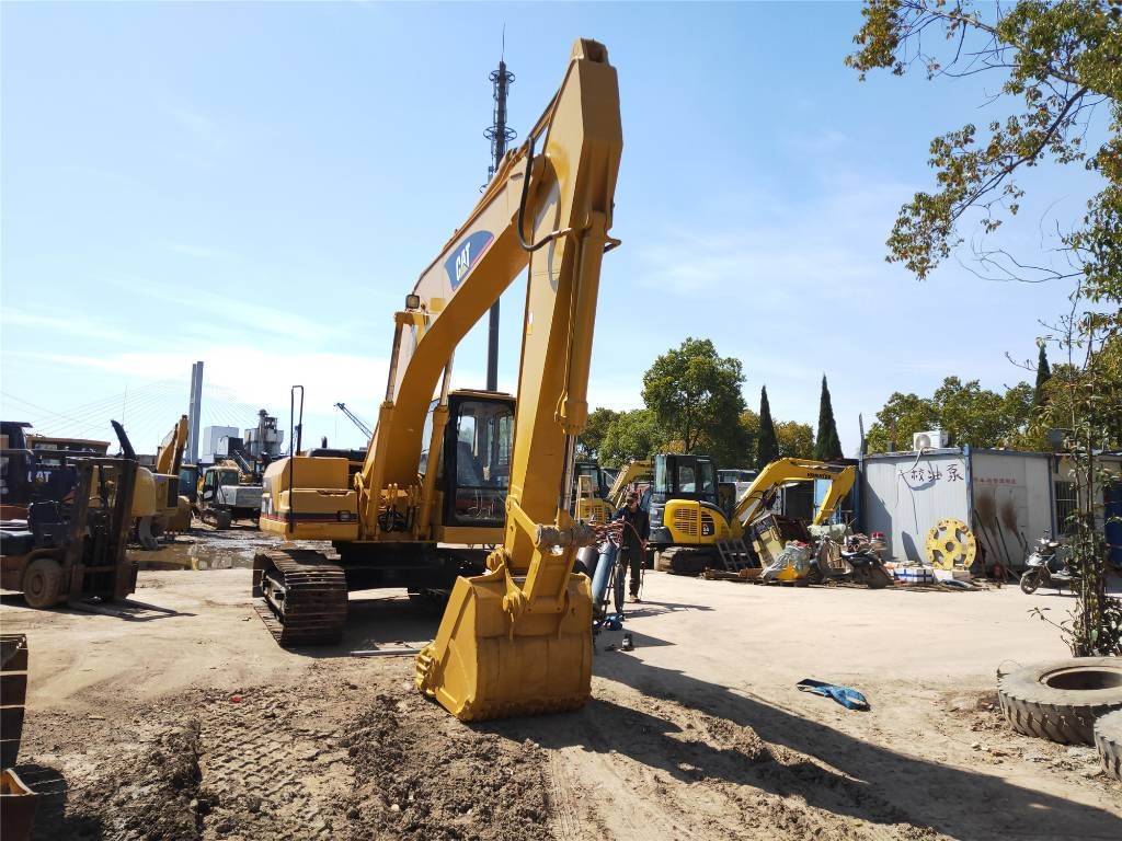 Pelle sur chenilles Caterpillar 320B — occasion 2023, 1 000 h