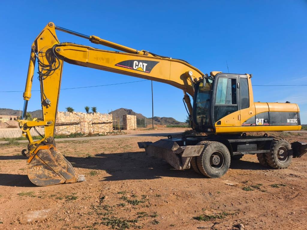 CAT M 322 C