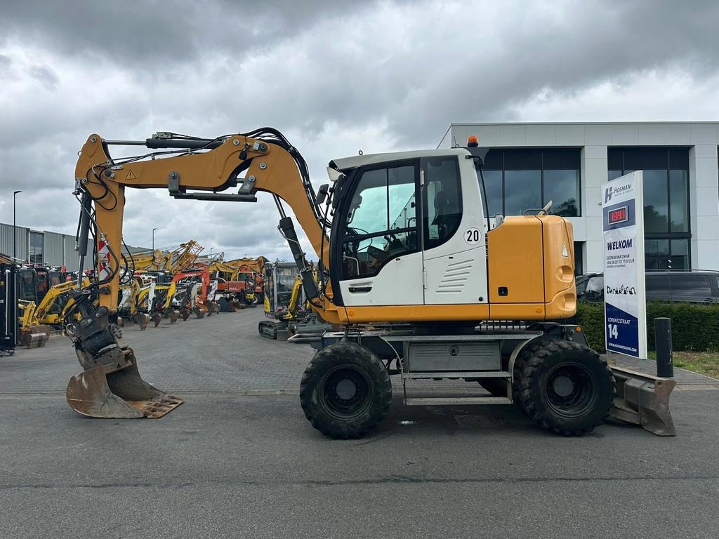 Liebherr A910 Compact | Powertilt