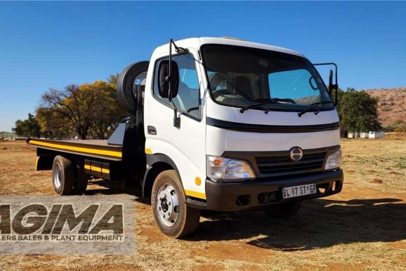 Hino 300 Roll Back