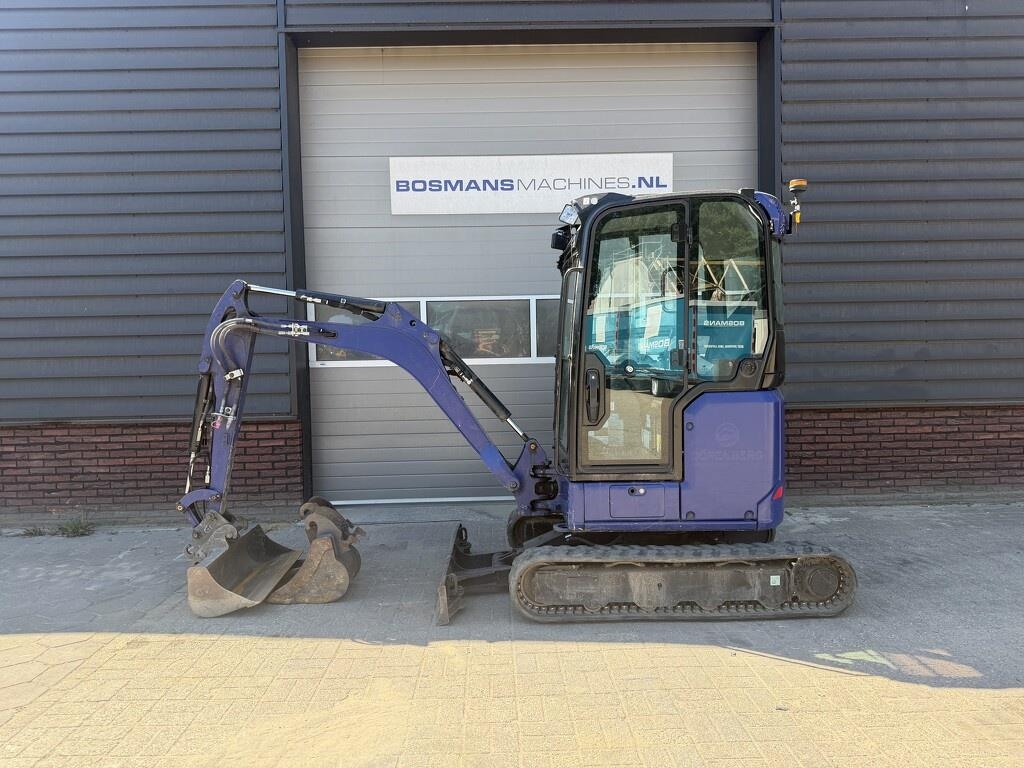 CAT 302 CR minigraver BJ 2023 775 uur €370 LEASE