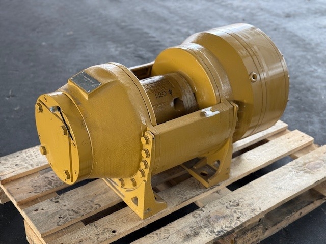 CAT PULLMASTER M18 18,000lb Pulling Capacity WINCH
