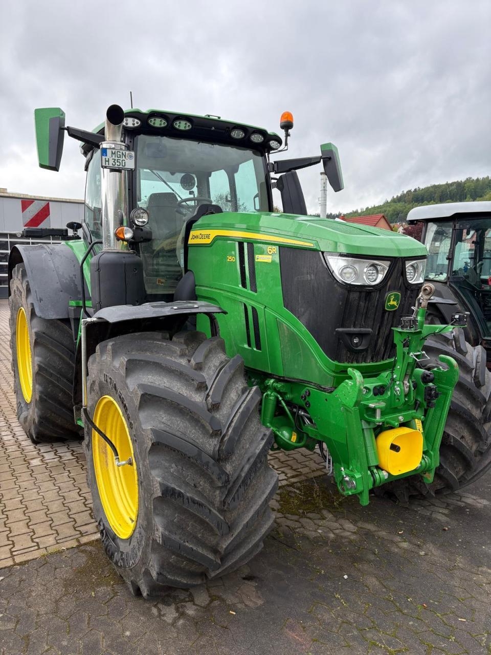 John Deere 6R 250