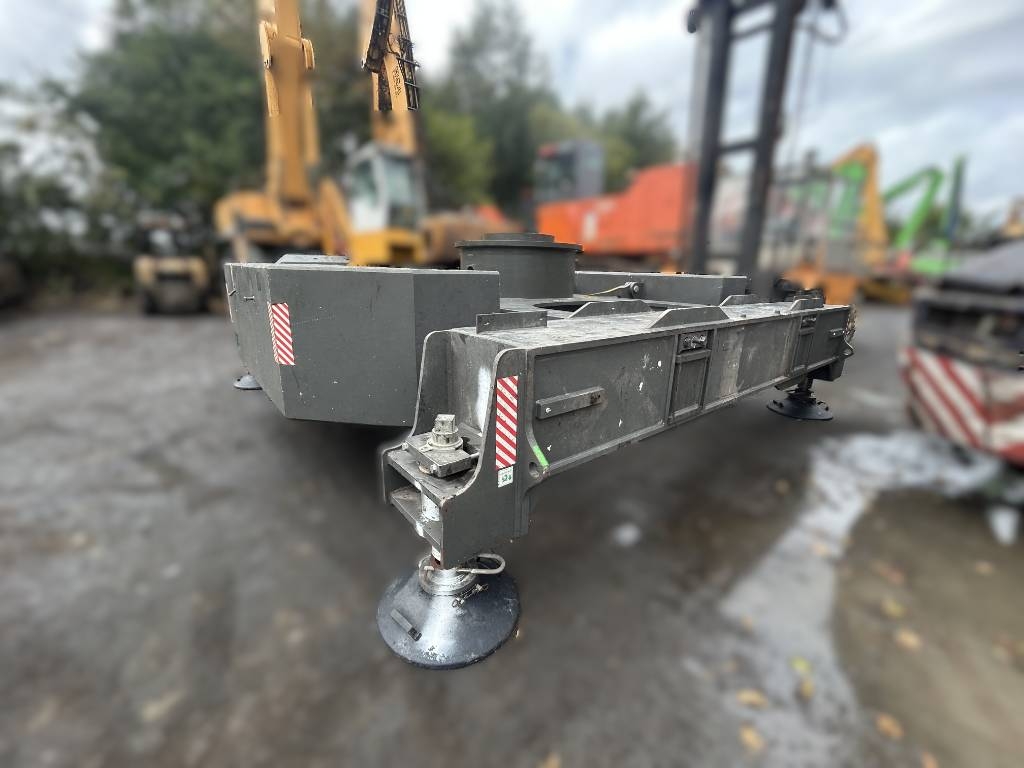 Sennebogen 825 Static undercarriage