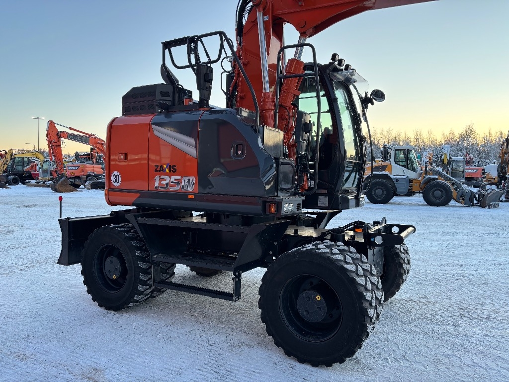 Hitachi ZX 135 W-7 / Engcon, määre, kütteseade, StageV kuva 6