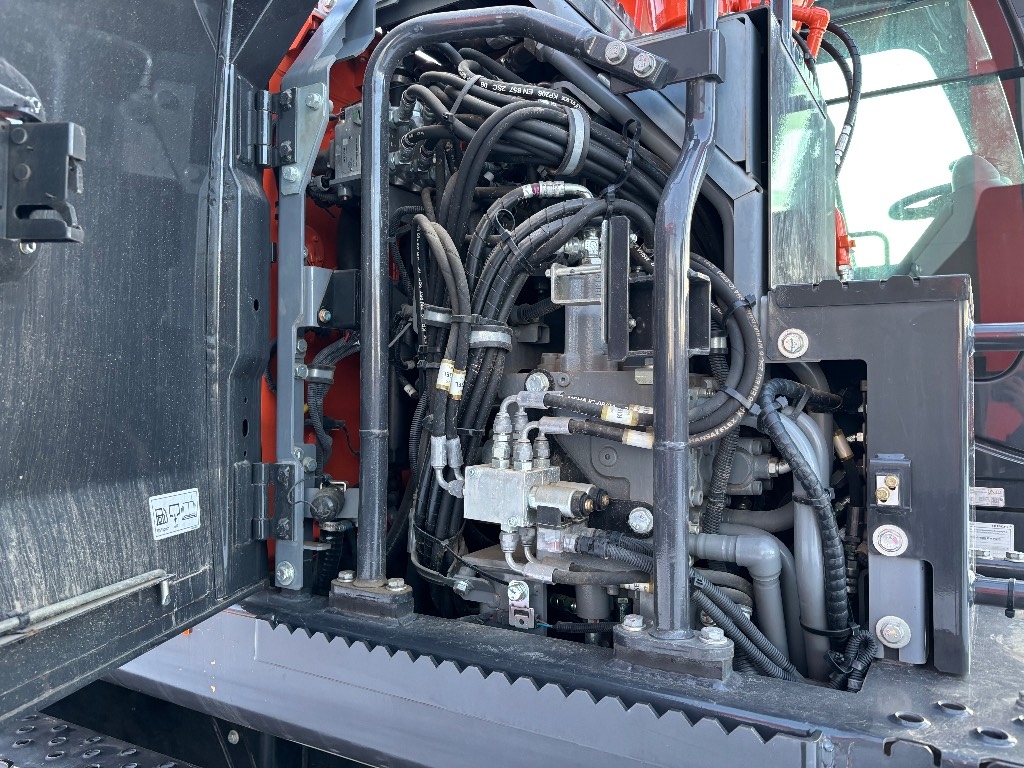 Hitachi ZX 135 W-7 / Engcon, määre, kütteseade, StageV kuva 10