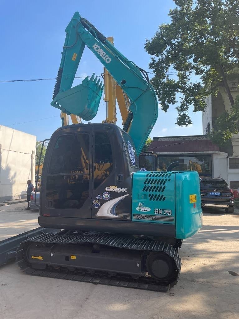Pelle sur chenilles Kobelco SK 75 — occasion 2023