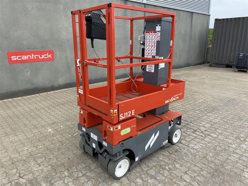 SkyJack SJ12 E