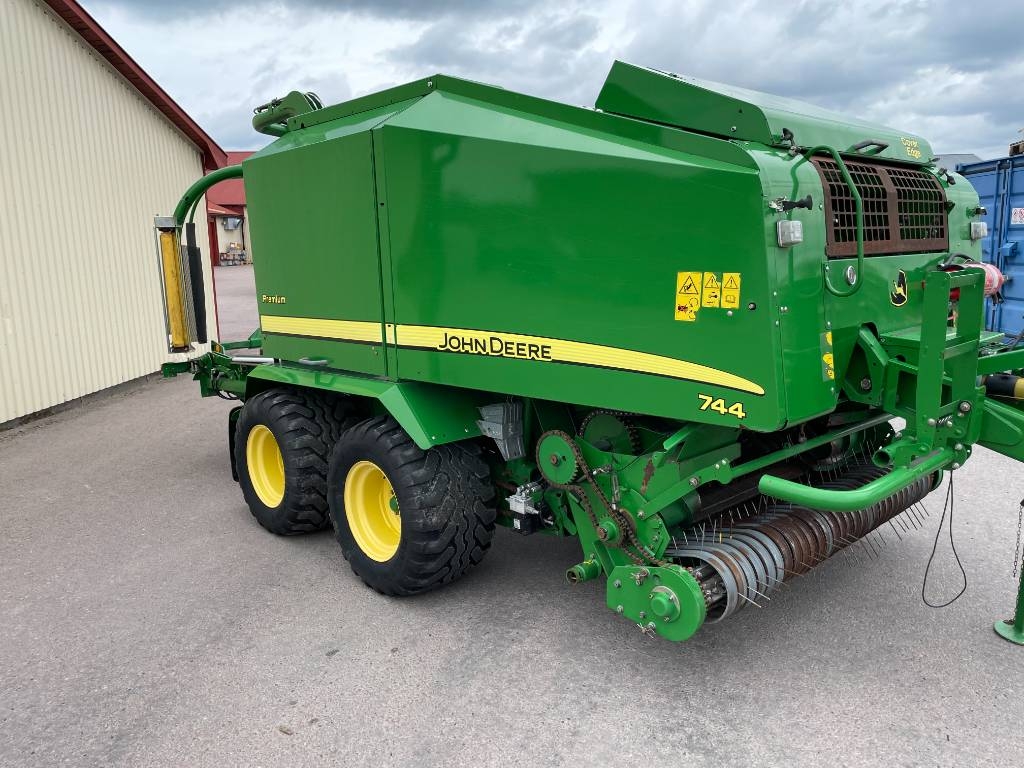 John Deere 744 Premium