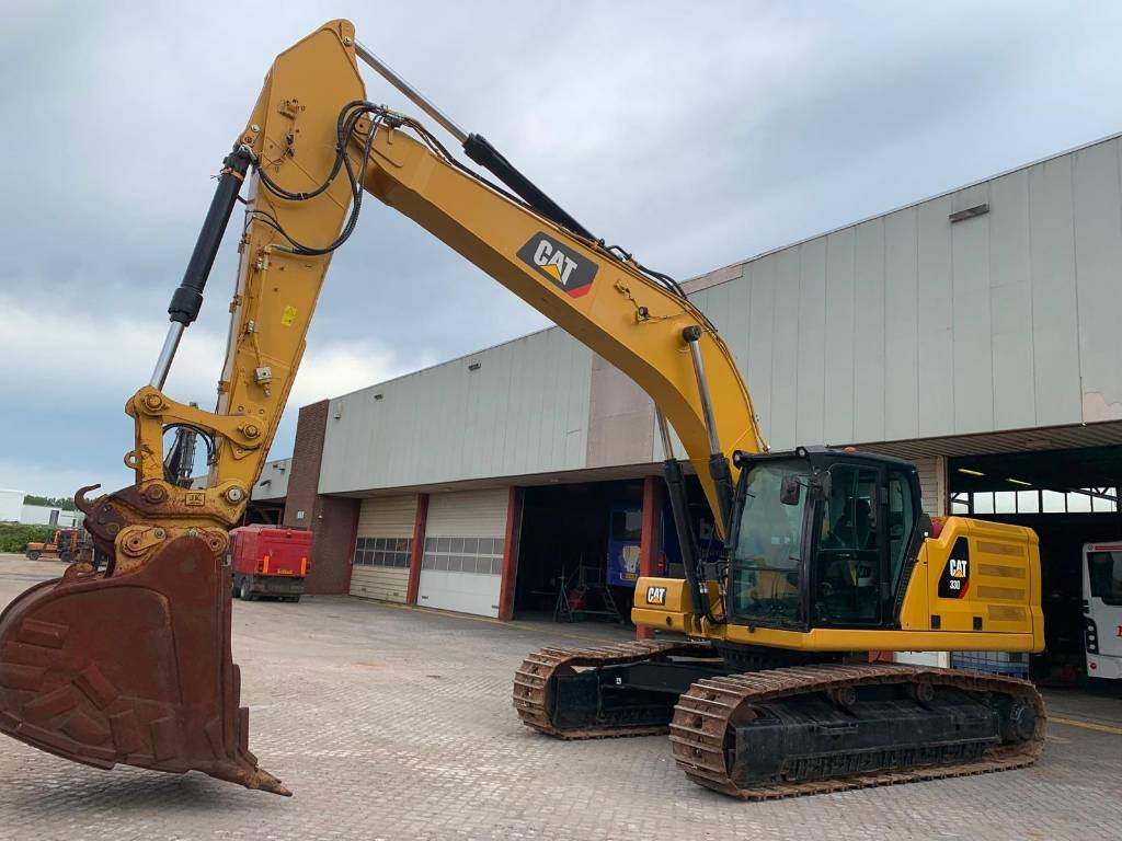 CAT 330