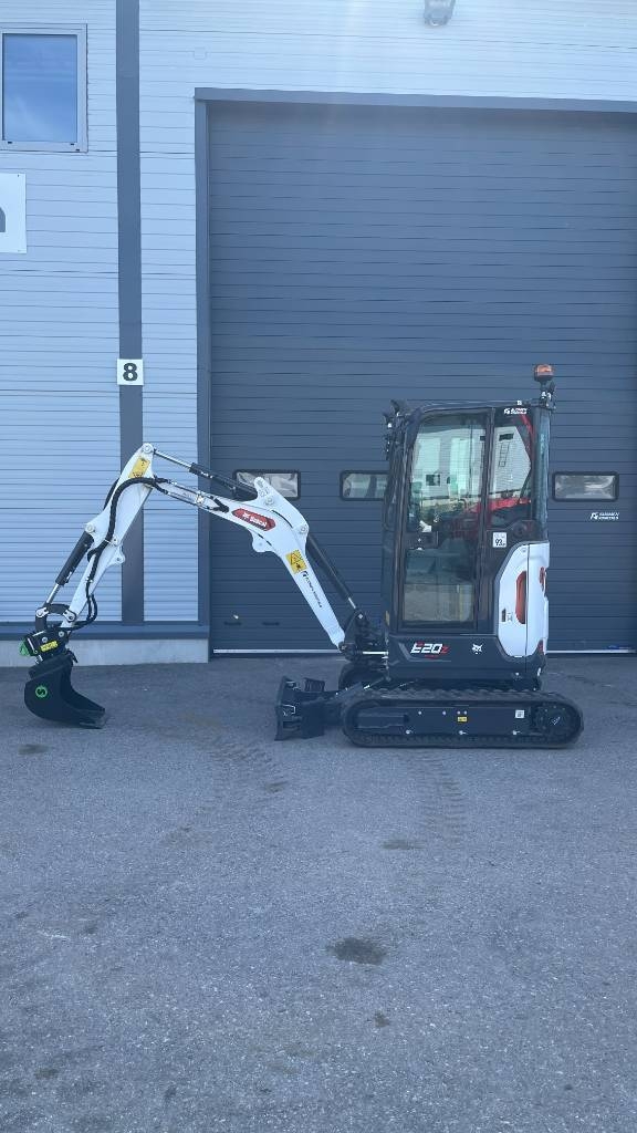 Bobcat E20z Kallistuvalla liittimellä
