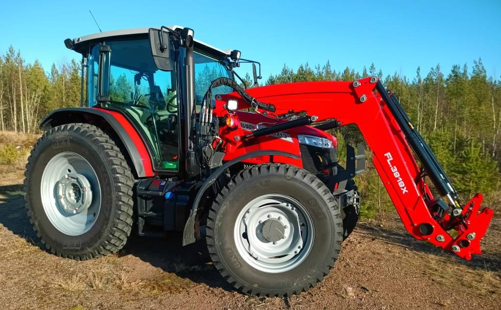 Massey Ferguson 5713M