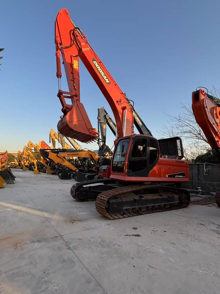 Pelle sur chenilles Doosan DX 225 LCA — occasion 2024, 1 255 h