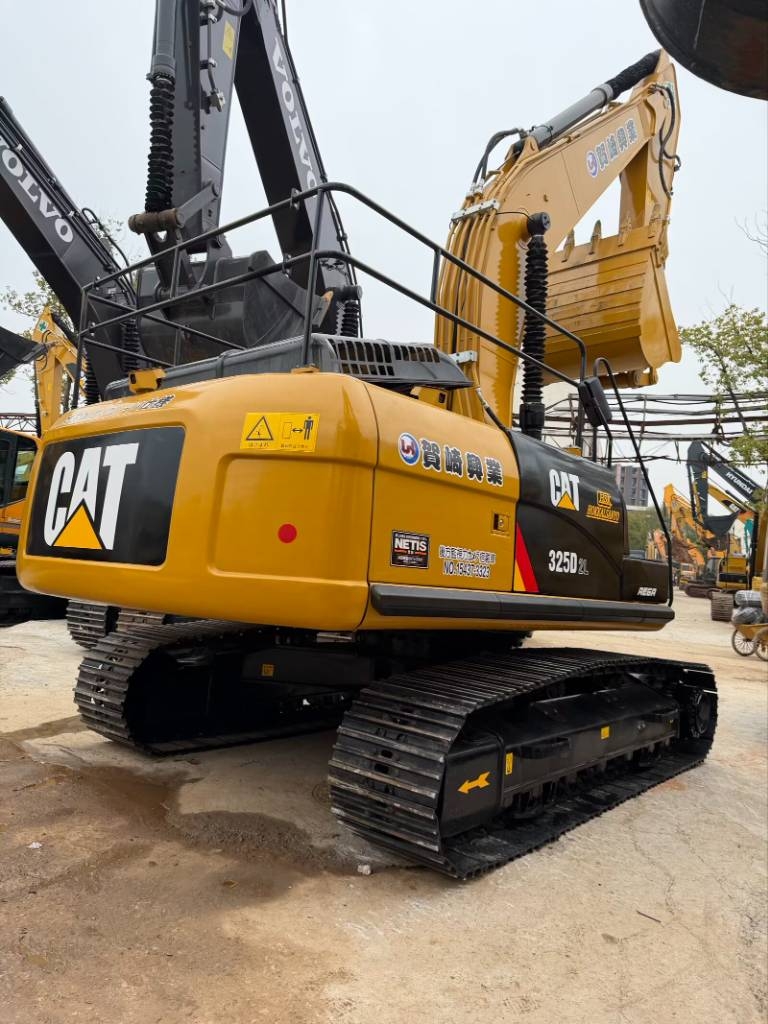 Pelle sur chenilles Caterpillar 325 D2L 3000 units excavators in stock — occasion 2025, 230 h