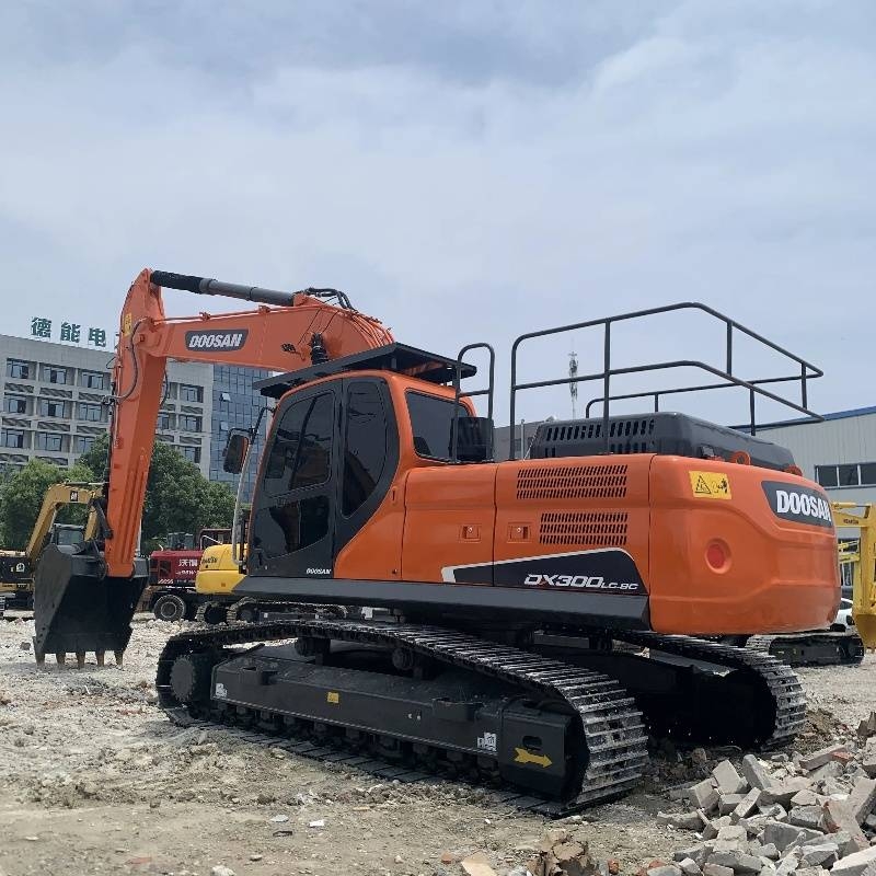Pelle sur chenilles Doosan DX 300 — occasion 2024, 986 h