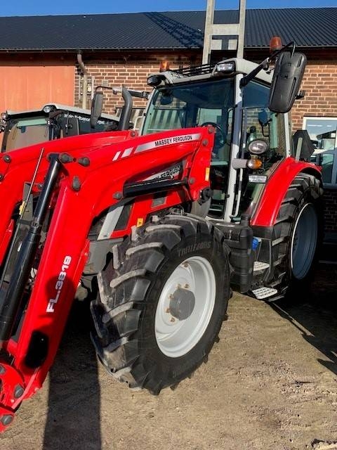 Massey Ferguson 5S.145
