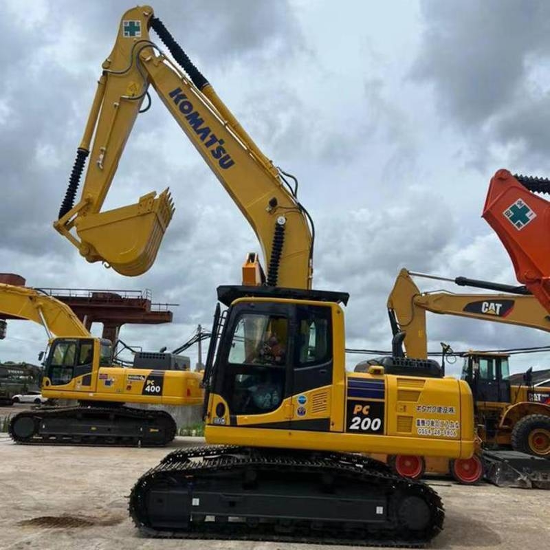 Komatsu PC 200
