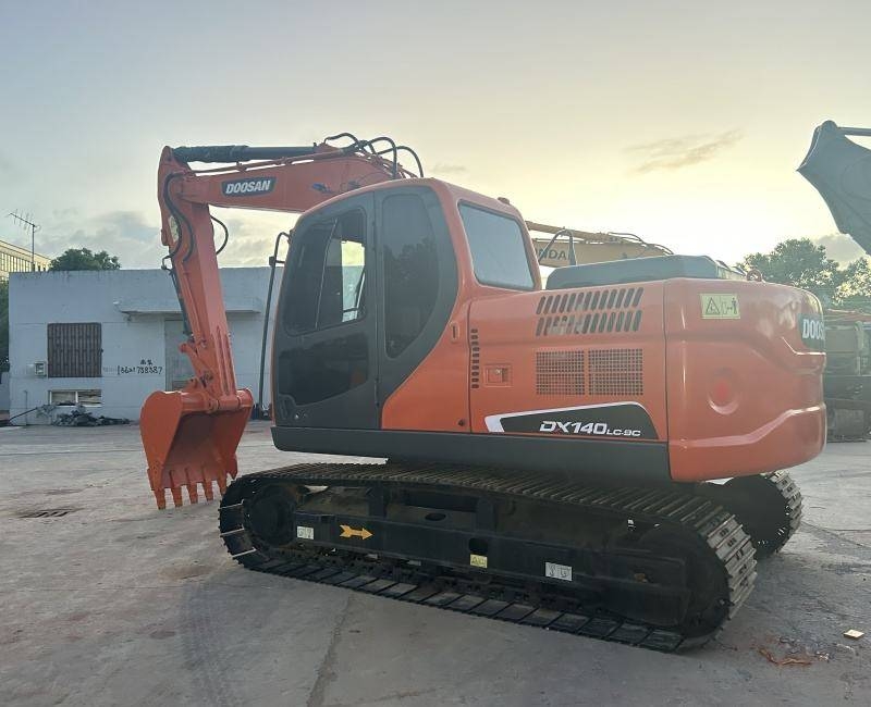Doosan DX 140