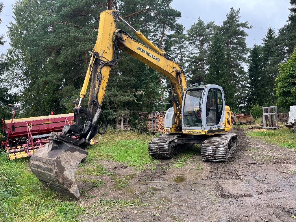 Pelle sur chenilles New Holland E 135 B SR — occasion 2007, 11 455 h