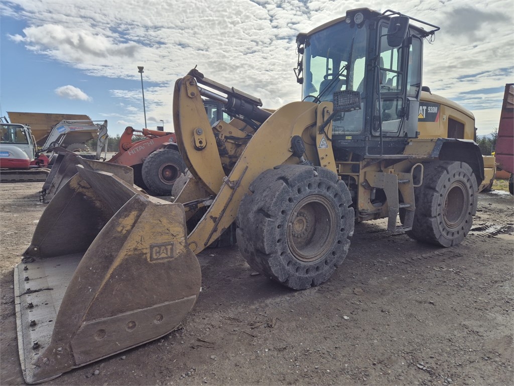 CAT 930M