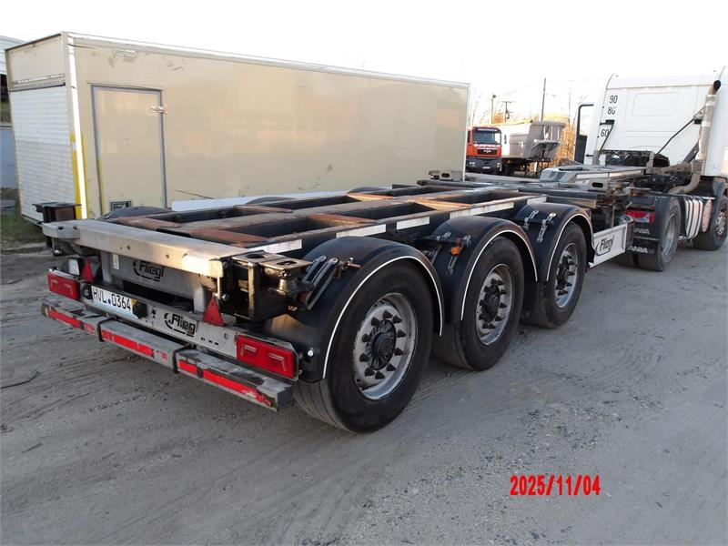Fliegl SDS 220/30.2x20/40.45 Konénerek száll