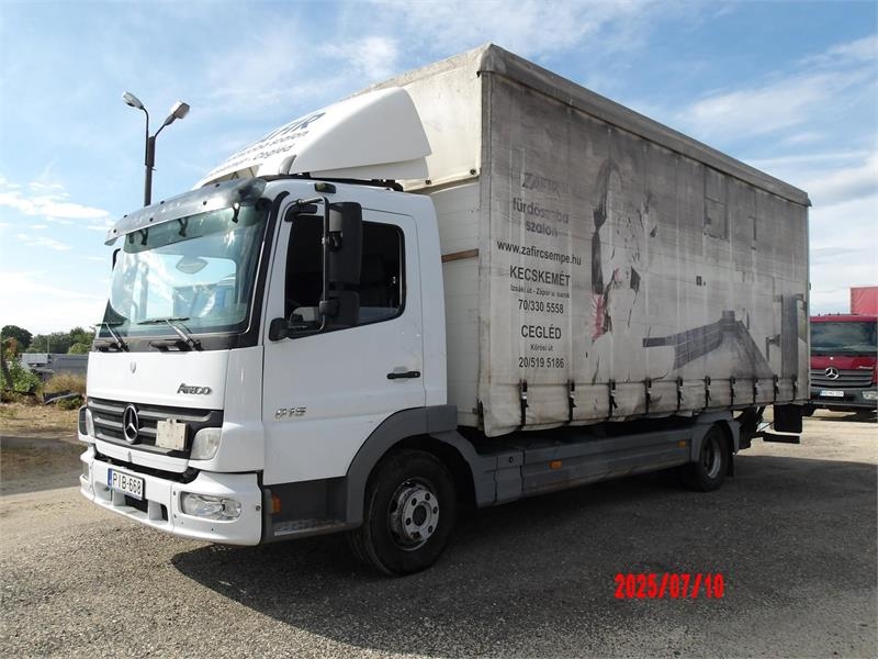 Mercedes-Benz Atego 815 Függ.Ponyvás. Emelőhátfal