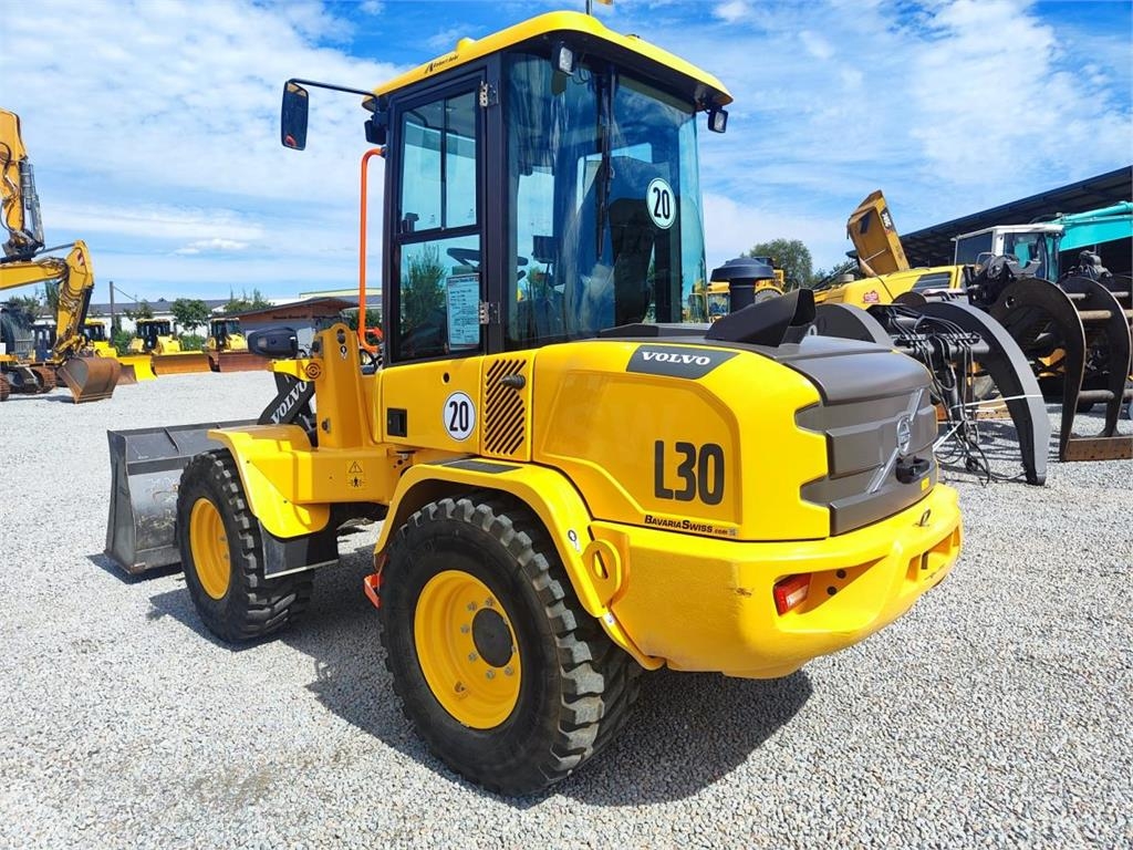 Chargeuse sur pneus Volvo L30H — occasion 2024, 1 365 h