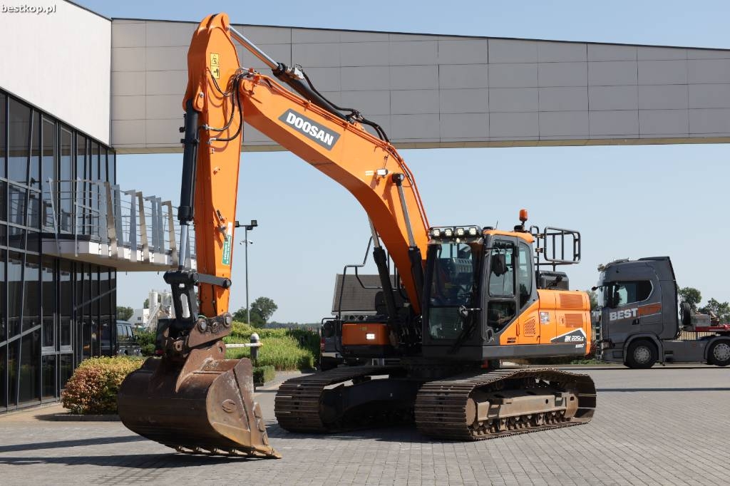 Doosan DX225LC-7