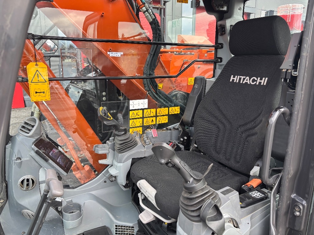 Hitachi ZX 225 US-7 / Engcon, Rasvari, Lämmitin, StageV kuva 11