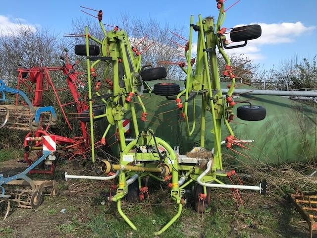 CLAAS Volto 900