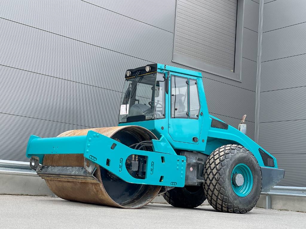 Bomag BW 211 D-4
