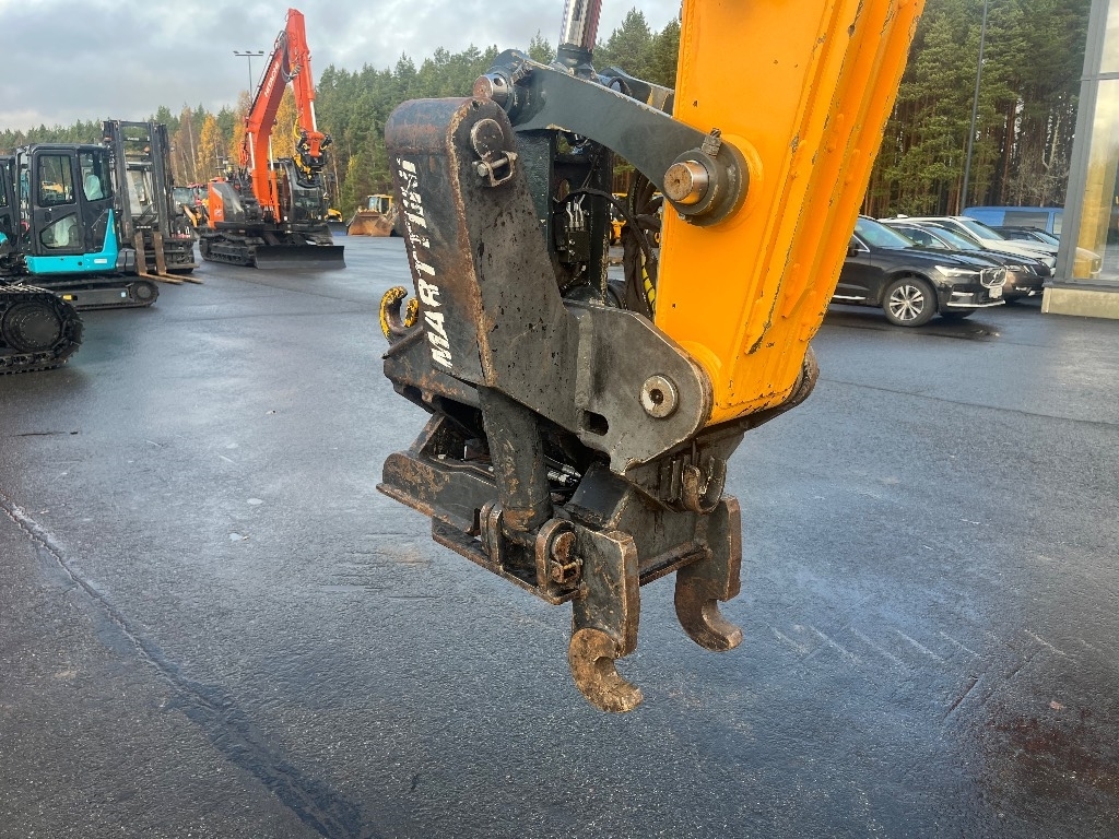 Hyundai HX 130 / Kallistaja, Metsävarusteltu, Uudet ketjut kuva 7