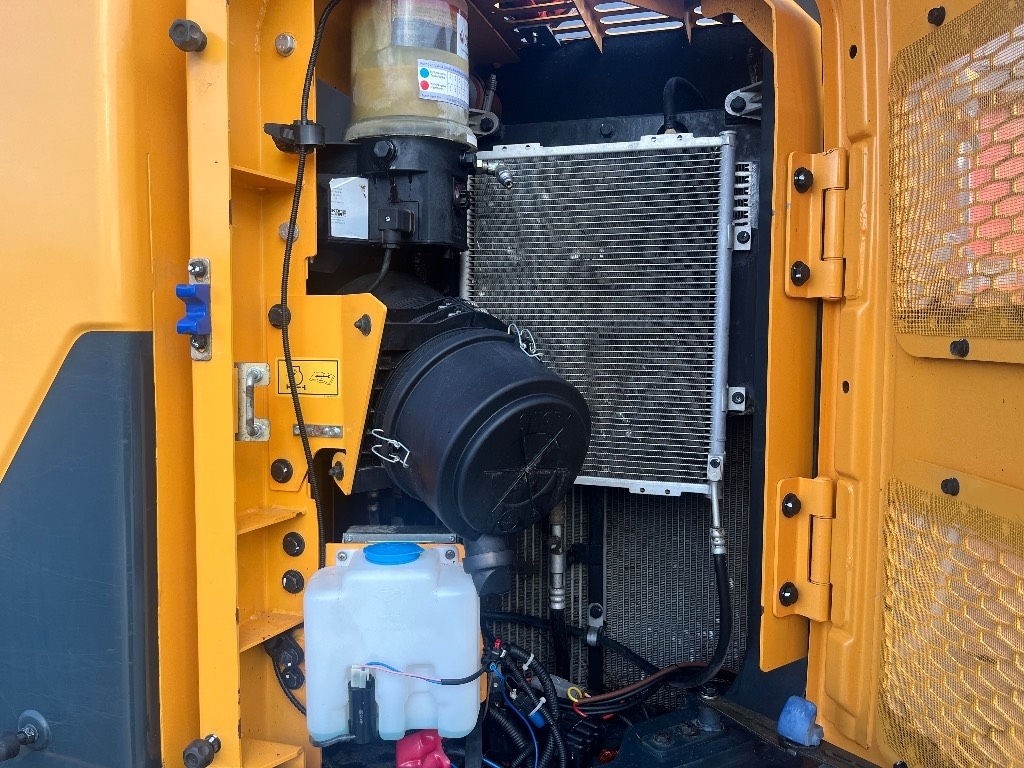 Hyundai HX 130 / Kallistaja, Metsävarusteltu, Uudet ketjut kuva 14