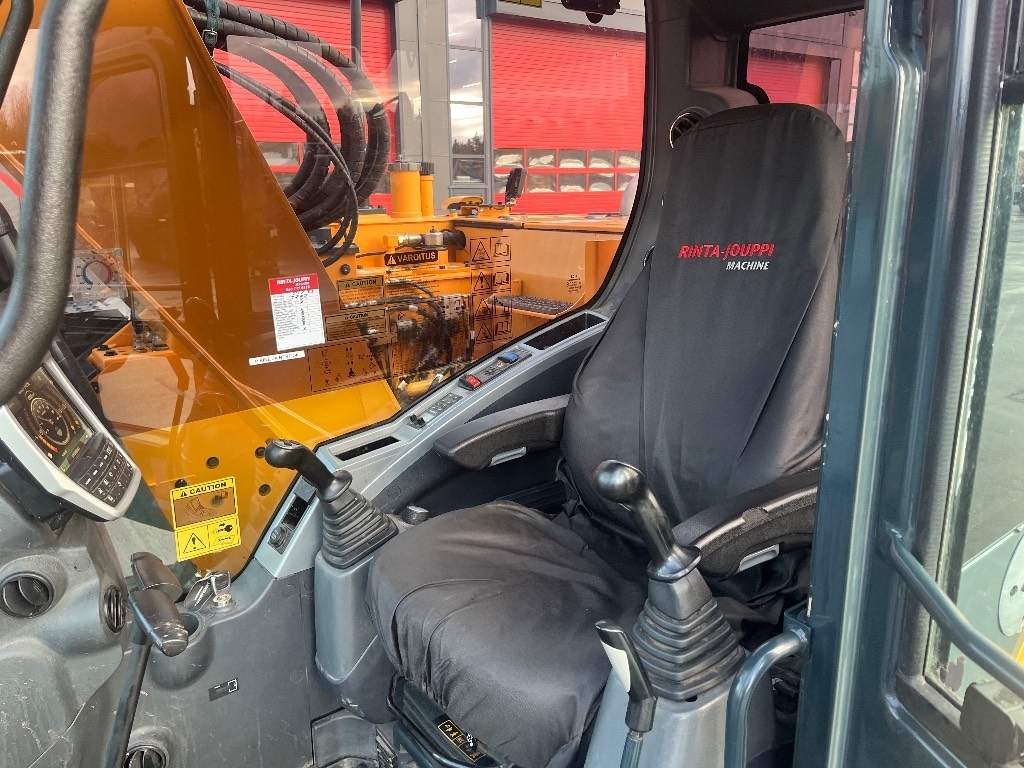 Hyundai HX 130 / Kallistaja, Metsävarusteltu, Uudet ketjut kuva 17
