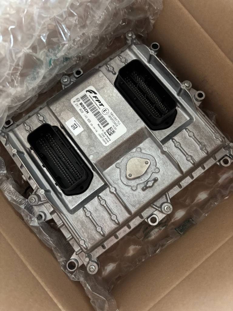 Moteur de camion Iveco FPT 504388754/0281020146 MOTORVEZÉRLŐ ECU — occasion