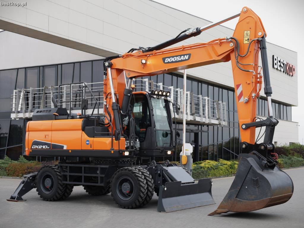 Pelle sur pneus Doosan DX210W-5 — occasion 2021, 350 h