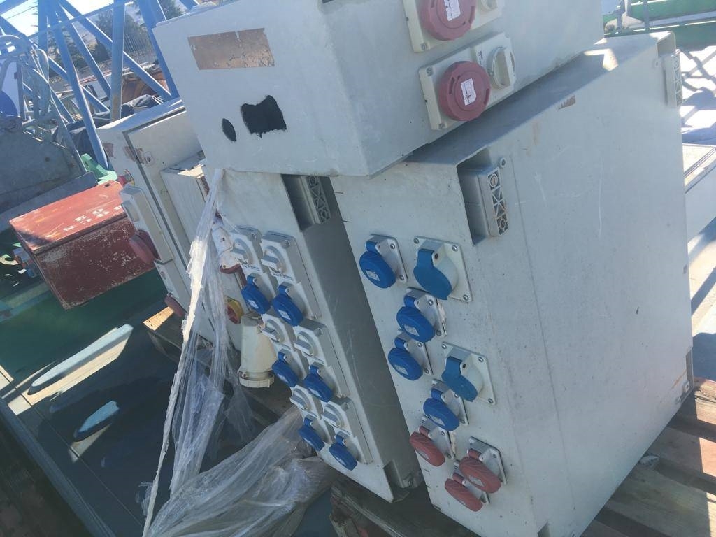Cuadros/armarios eléctricos de obra
