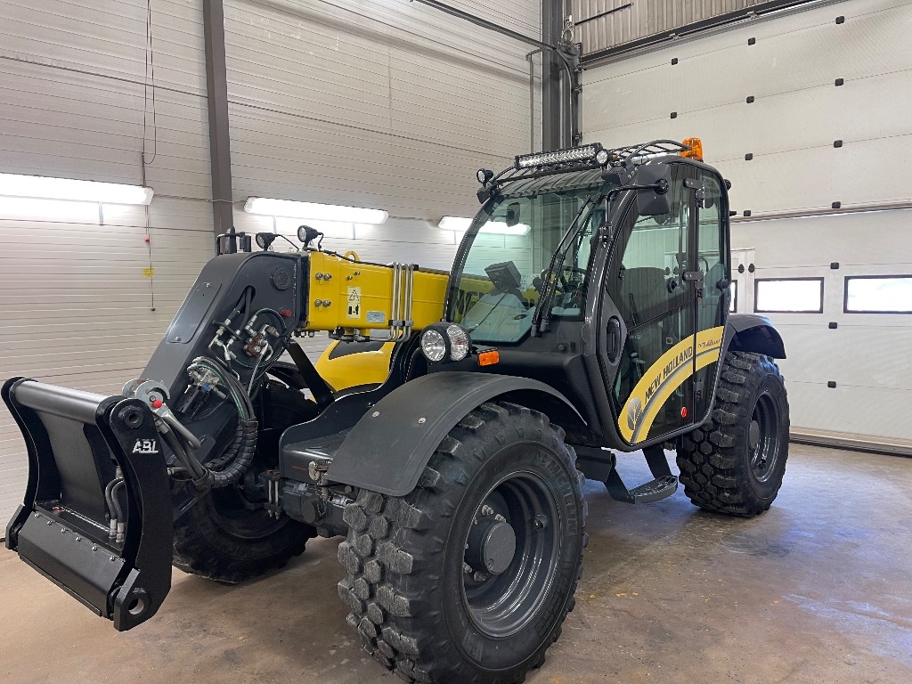 New Holland TH 7.42 Elite med hitchdrag