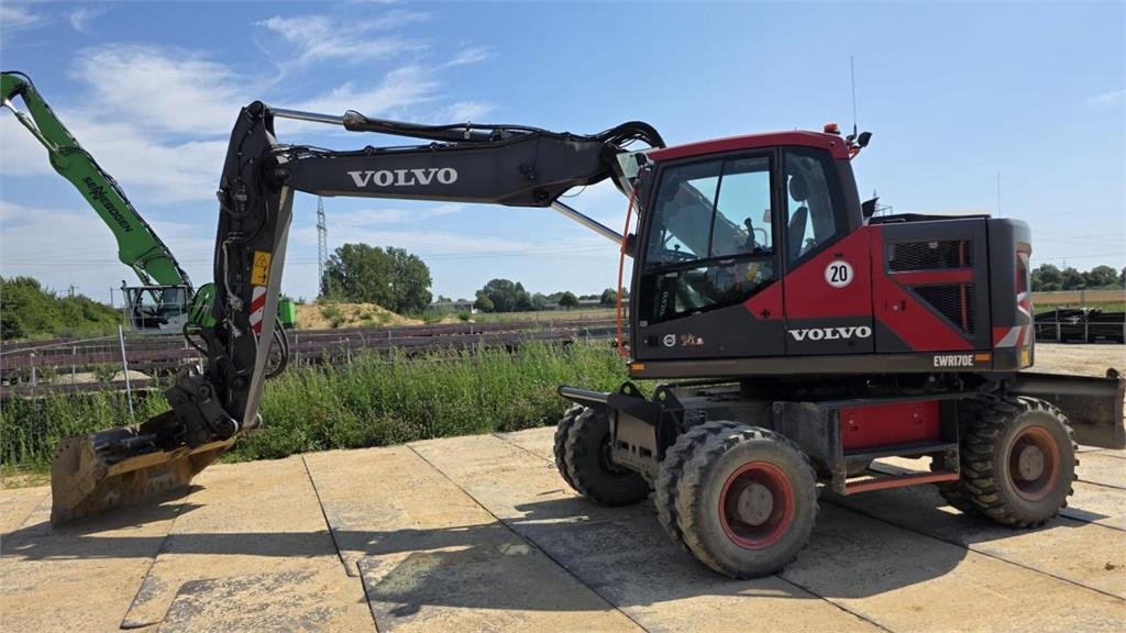Pelle sur pneus Volvo EWR170E — occasion 2018, 10 350 h