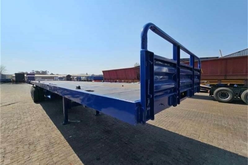 Roadhog TRI AXLE FLAT DECK