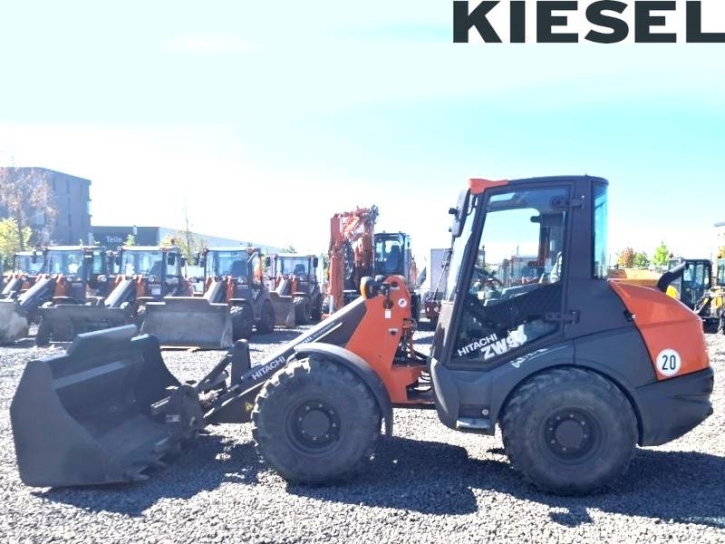 Chargeuse compacte Hitachi ZW 95-6 — occasion 2024, 375 h