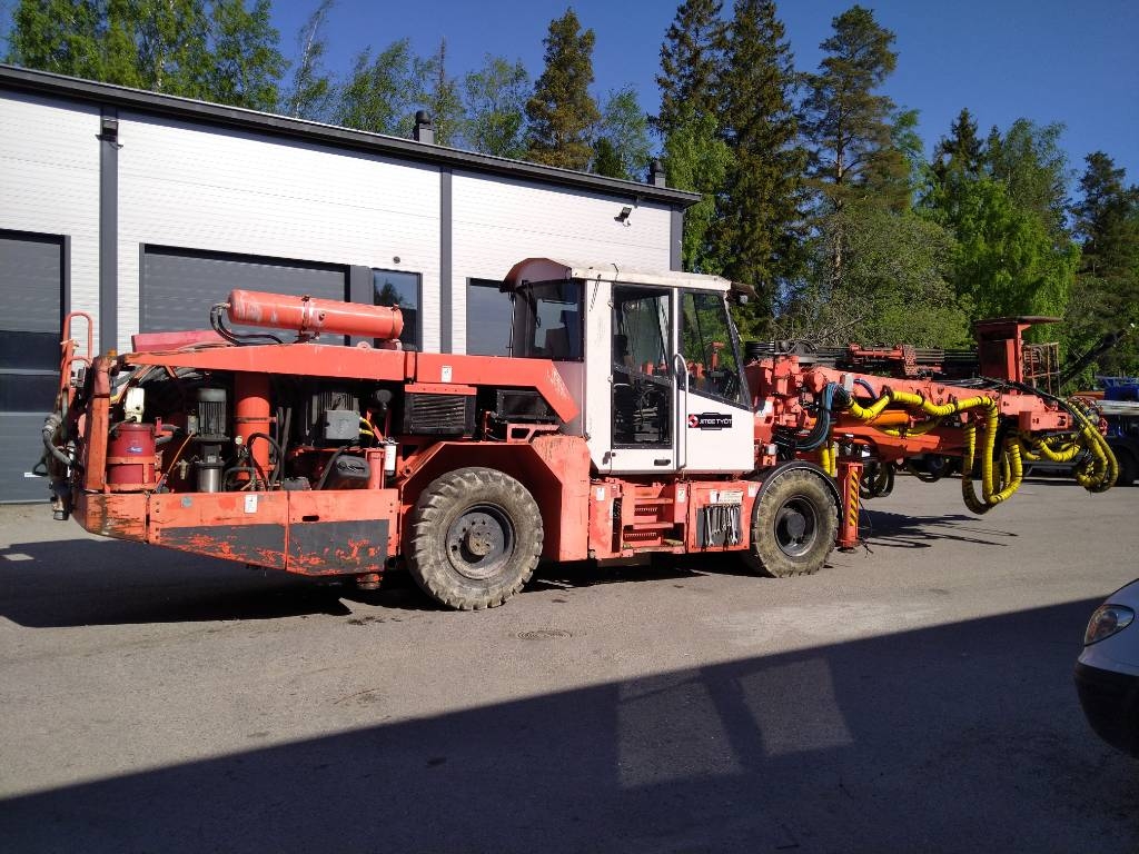 Sandvik DT920i tunnel boring machine
