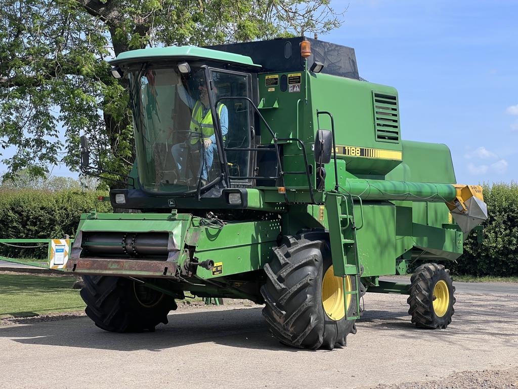 John Deere 1188 COMBINE
