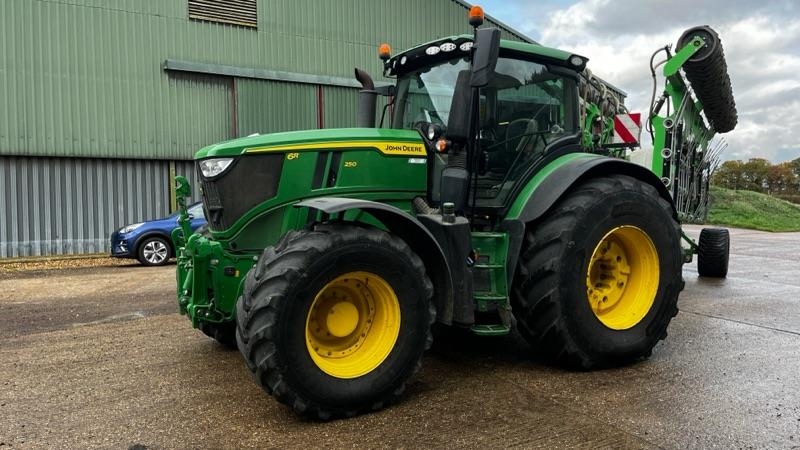 John Deere 6R250