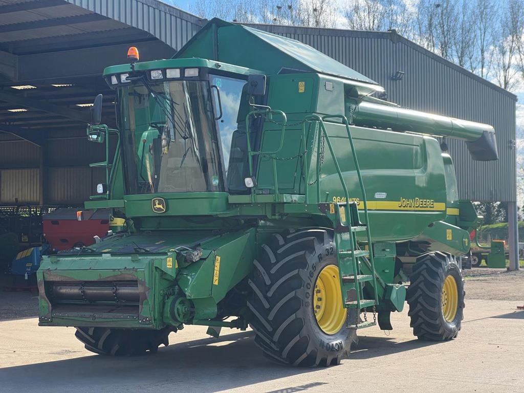 John Deere 9640 COMBINE